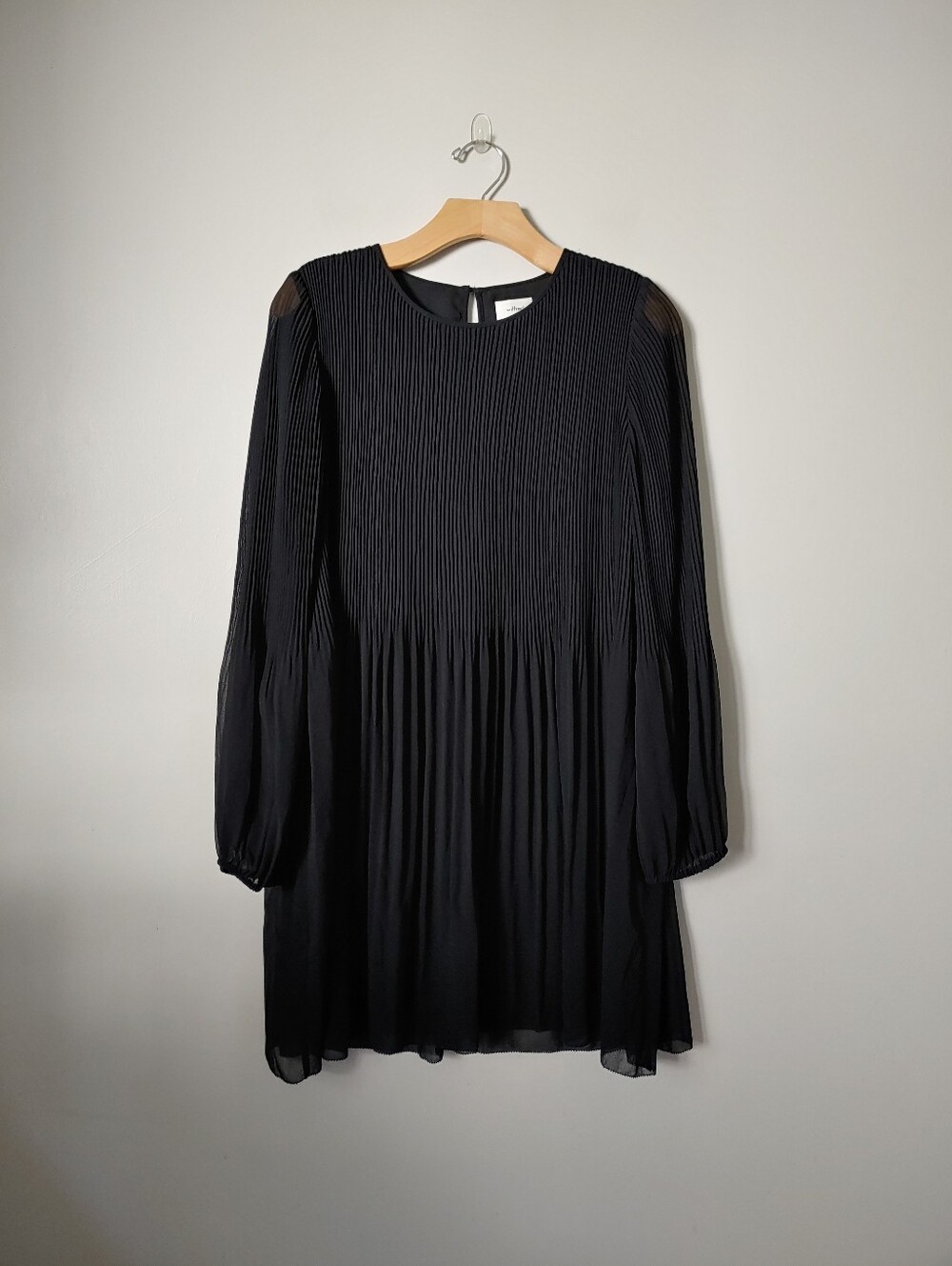Aritzia Wilfred Daydreamer Mini Dress Size Medium Black Pleats - Picture 6 of 16